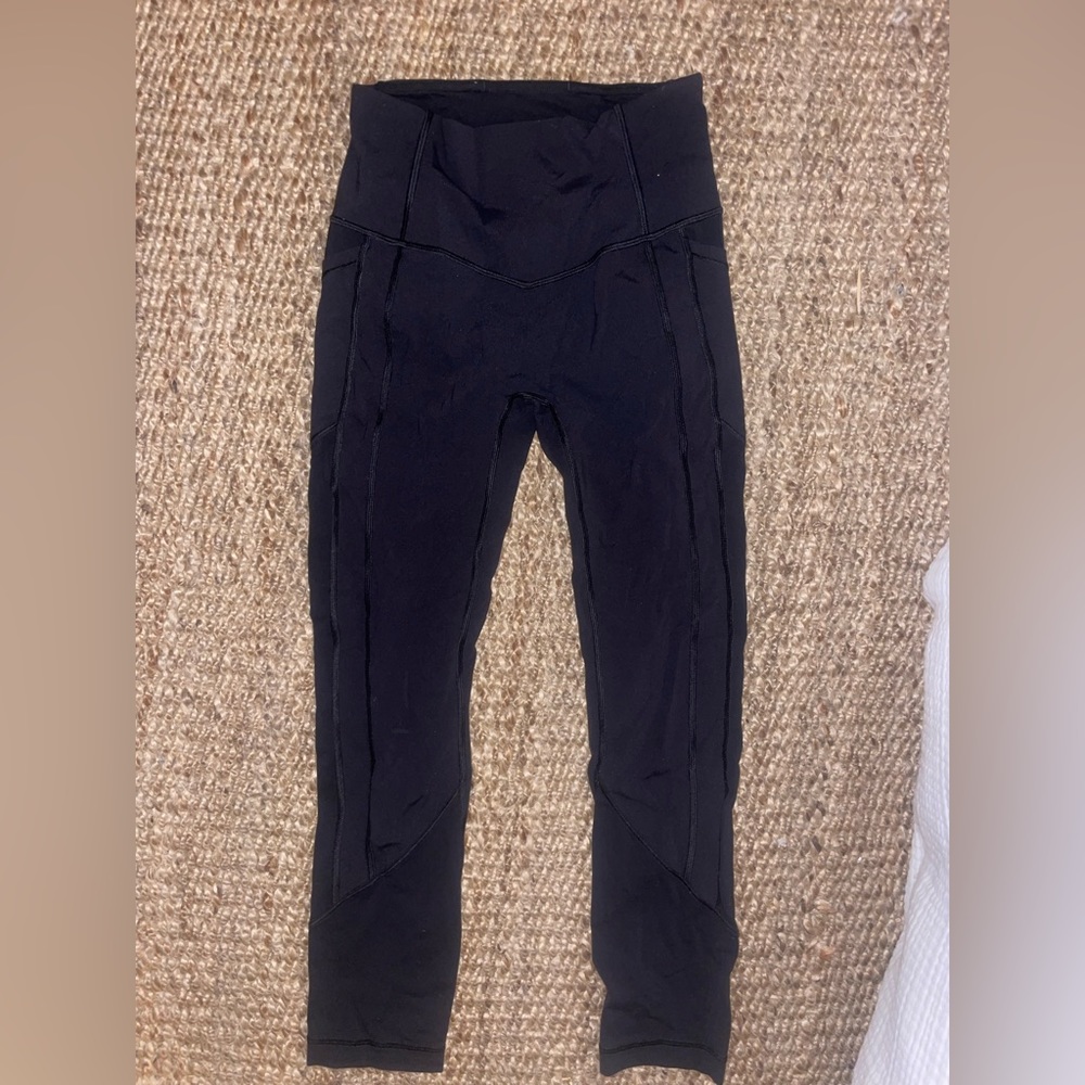 Lululemon leggings 25”.  Color black, size 4